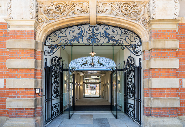 Benfield and Loxley: The Turl Street Mitre Renovation February 2021, Oxford